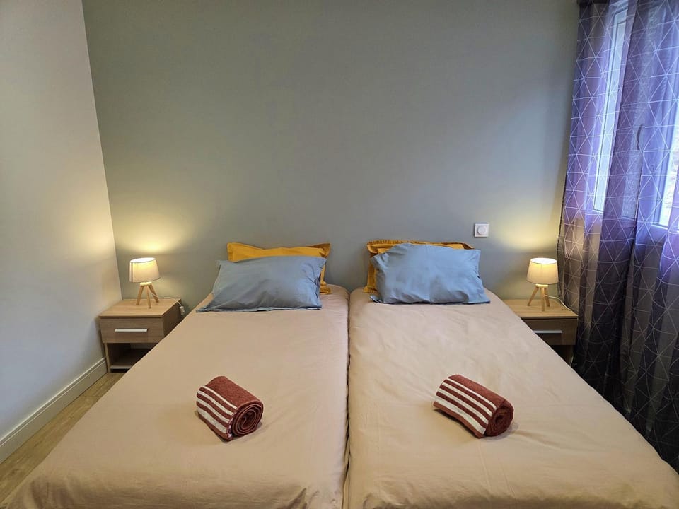 Bed, Photo of the whole room, Bedroom, towels, air conditioner, air conditioner