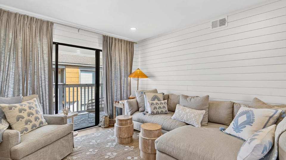Adorable Beachfront Condo Pool Access House in Ocean Isle Beach