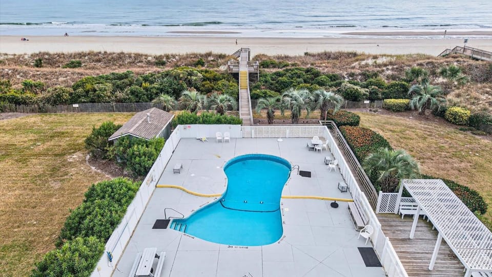 Adorable Beachfront Condo Pool Access House in Ocean Isle Beach