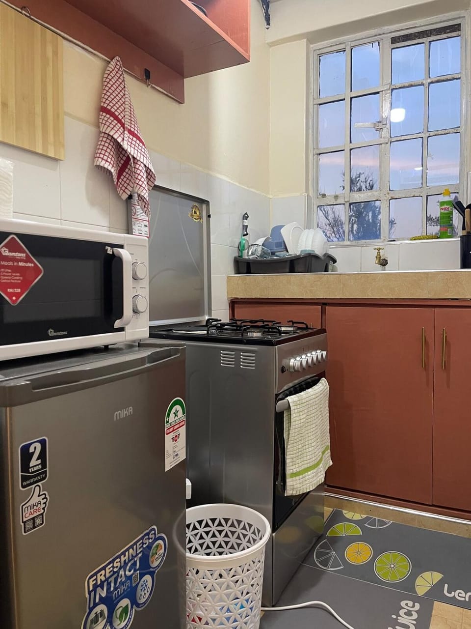 Kitchen or kitchenette, oven