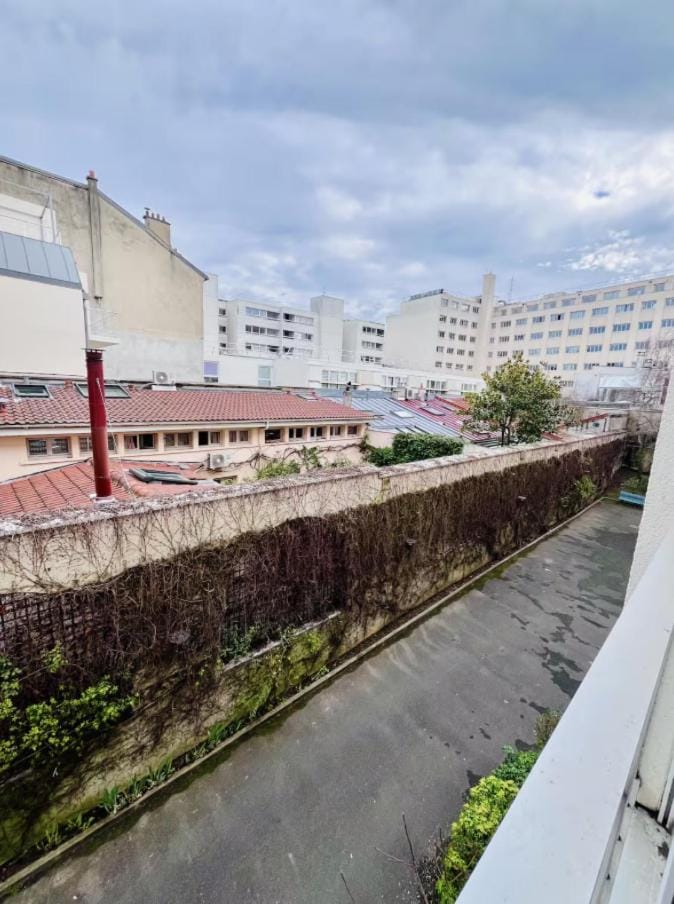 Property building, Street view
