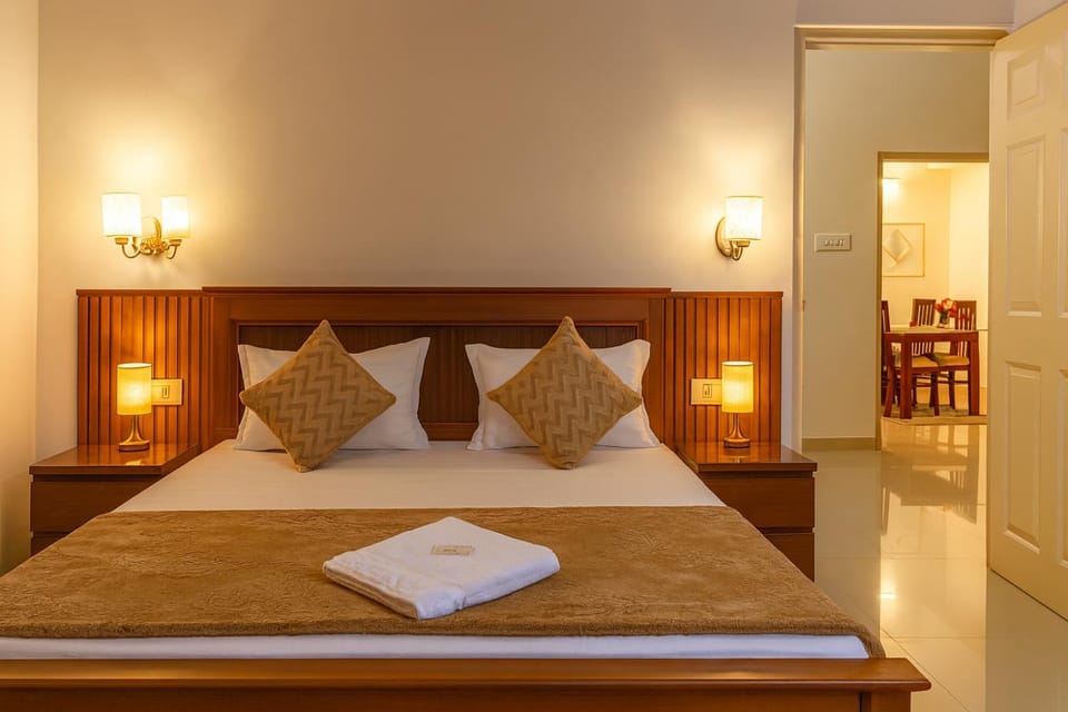 Bed, Photo of the whole room, Bedroom, towels