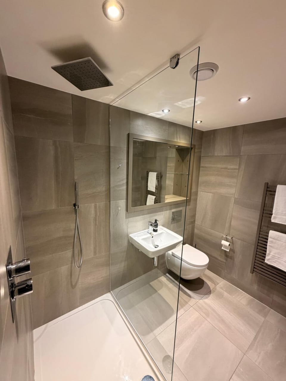 Shower, Toilet, Bathroom, towels
