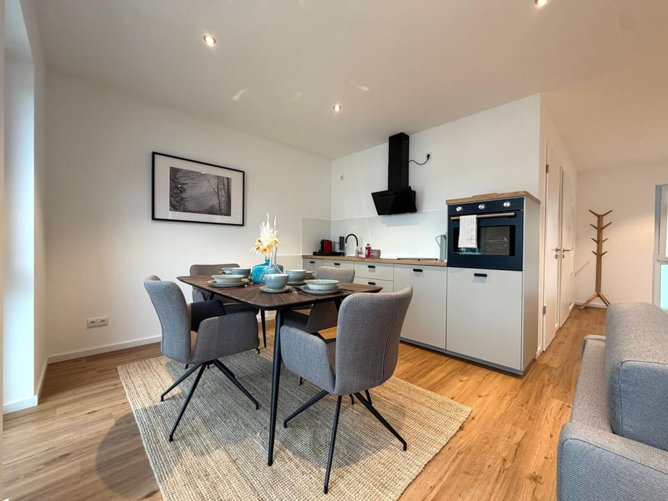 Dining area, kitchen