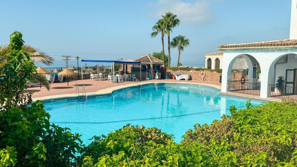 Swimming pool, Swimming pool