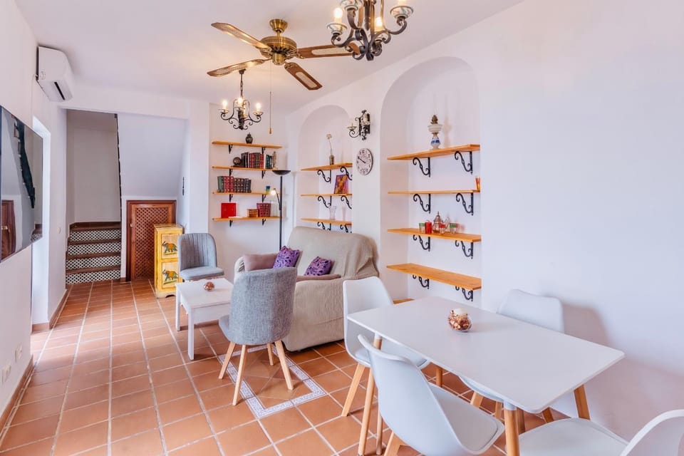 Seating area, Dining area