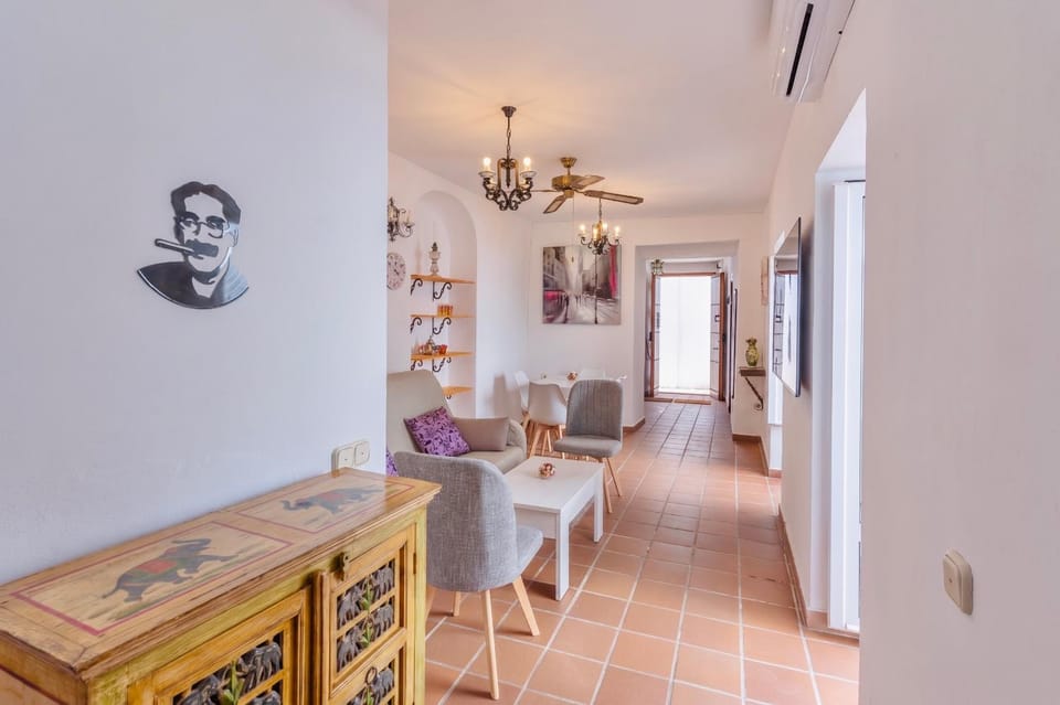 Seating area, Dining area