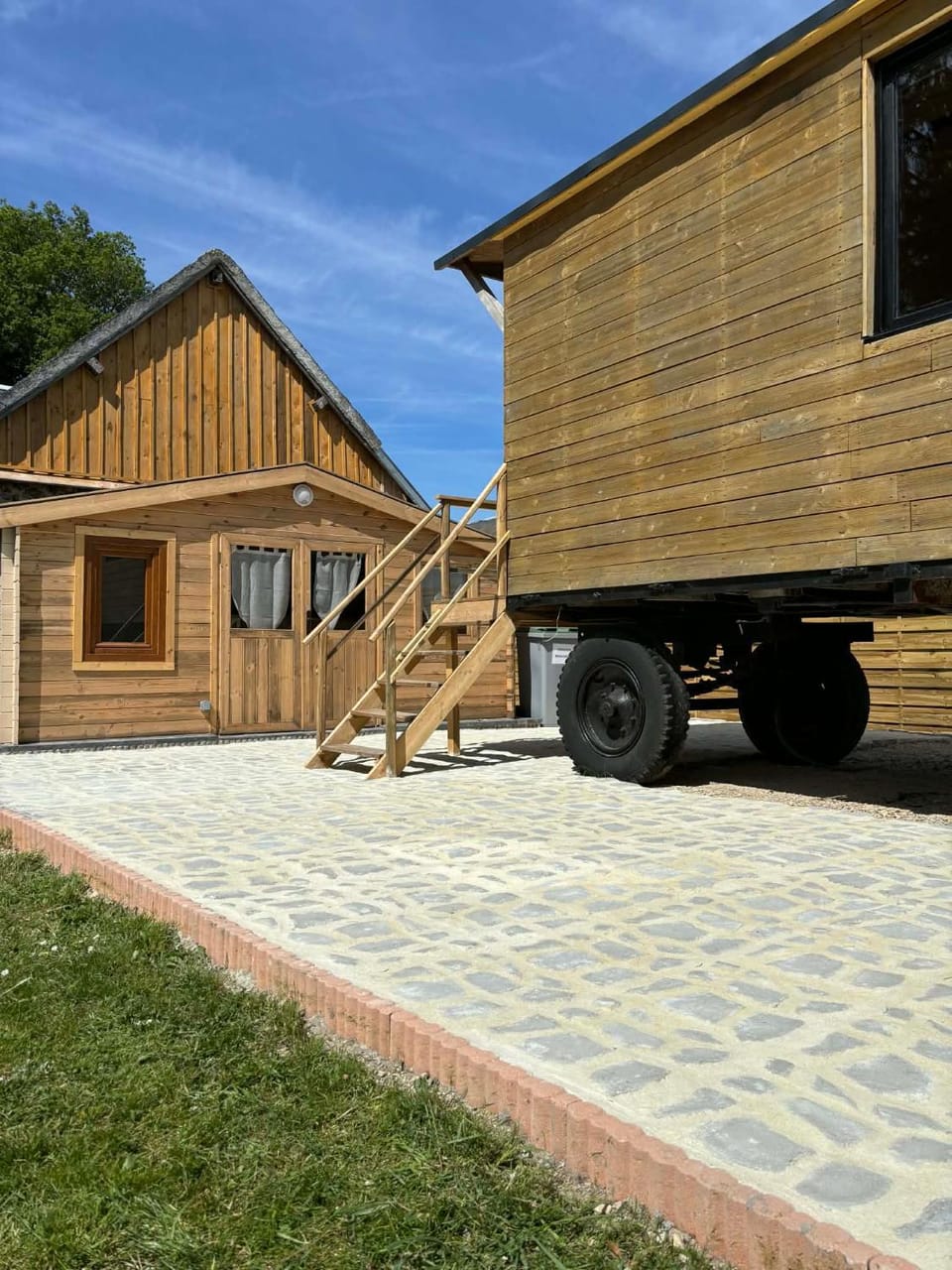 Roulotte cosy vue nature avec espace privé Luxury tent in Centre-Val de Loire