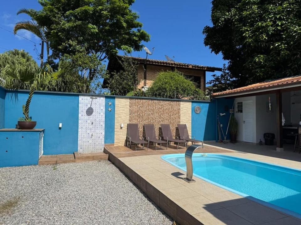 Casa em Juquehy com 4 quartos, 3 banheiros e piscina House in São Sebastião