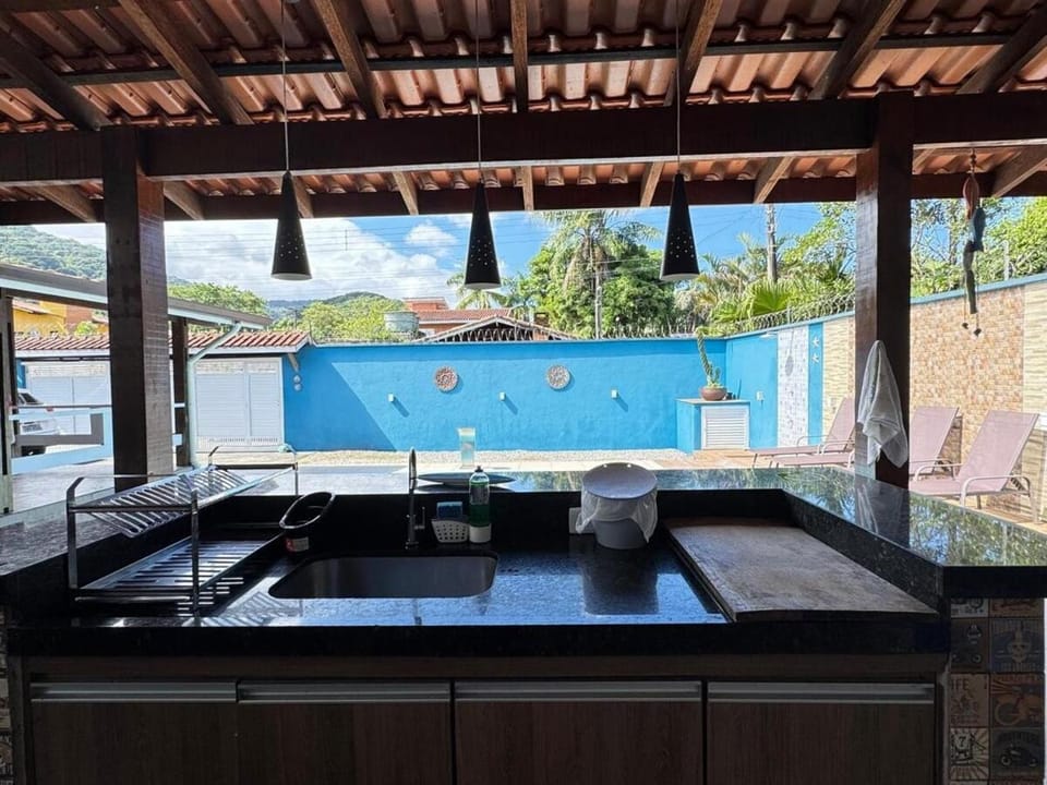 Casa em Juquehy com 4 quartos, 3 banheiros e piscina House in São Sebastião