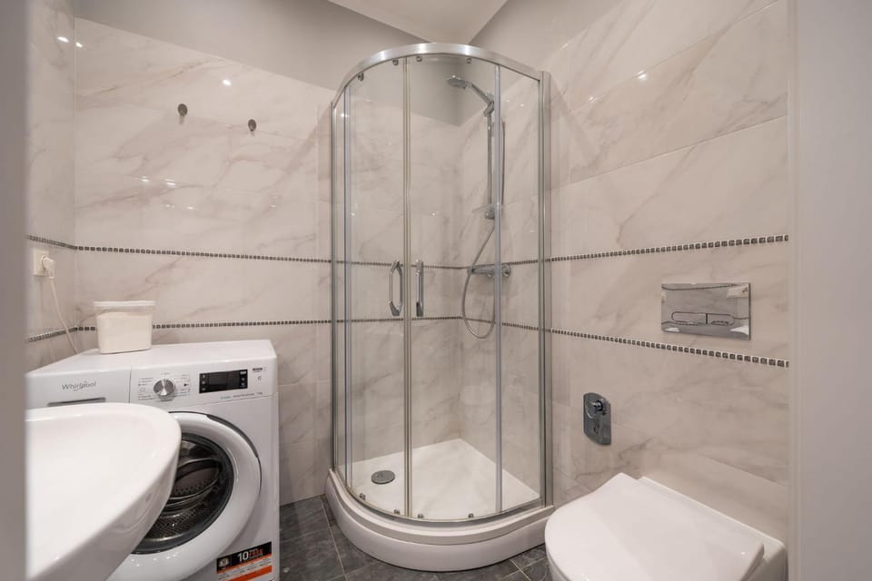 Shower, Toilet, towels, washing machine