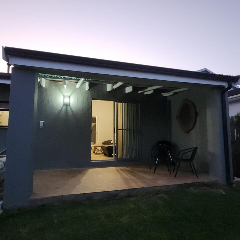 Cosy Garden Cottage Apartment in Plettenberg Bay