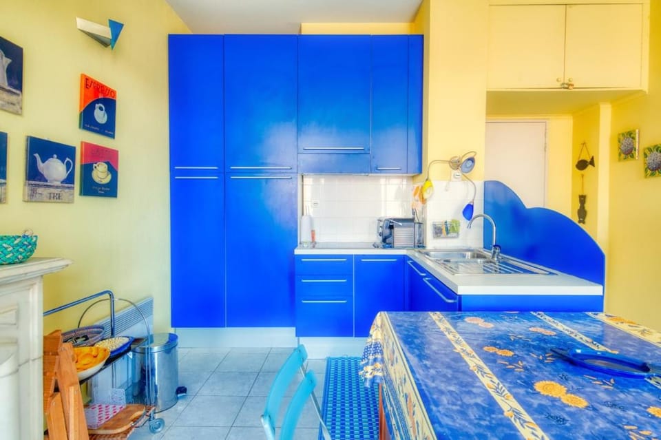 Bright two-room apartment with terrace in Jean-Médecin Apartment in Nice