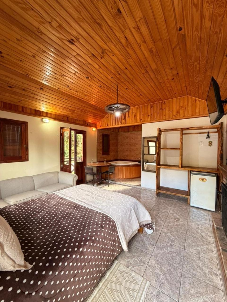 Bed, Hot Tub, TV and multimedia, Photo of the whole room, Bedroom, minibar