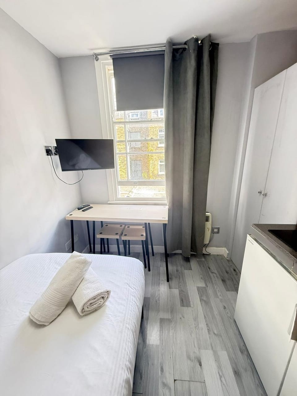 I301-Compact Studio near Hyde Park Apartment in City of Westminster