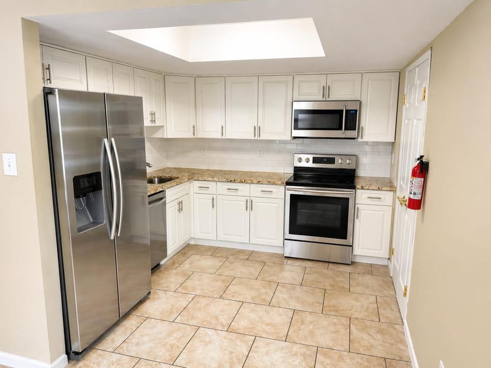 Fully Furnished 3BR, Insurance, Temporary Housing Ready, Immediate Move-In Apartment in Edgewater Park