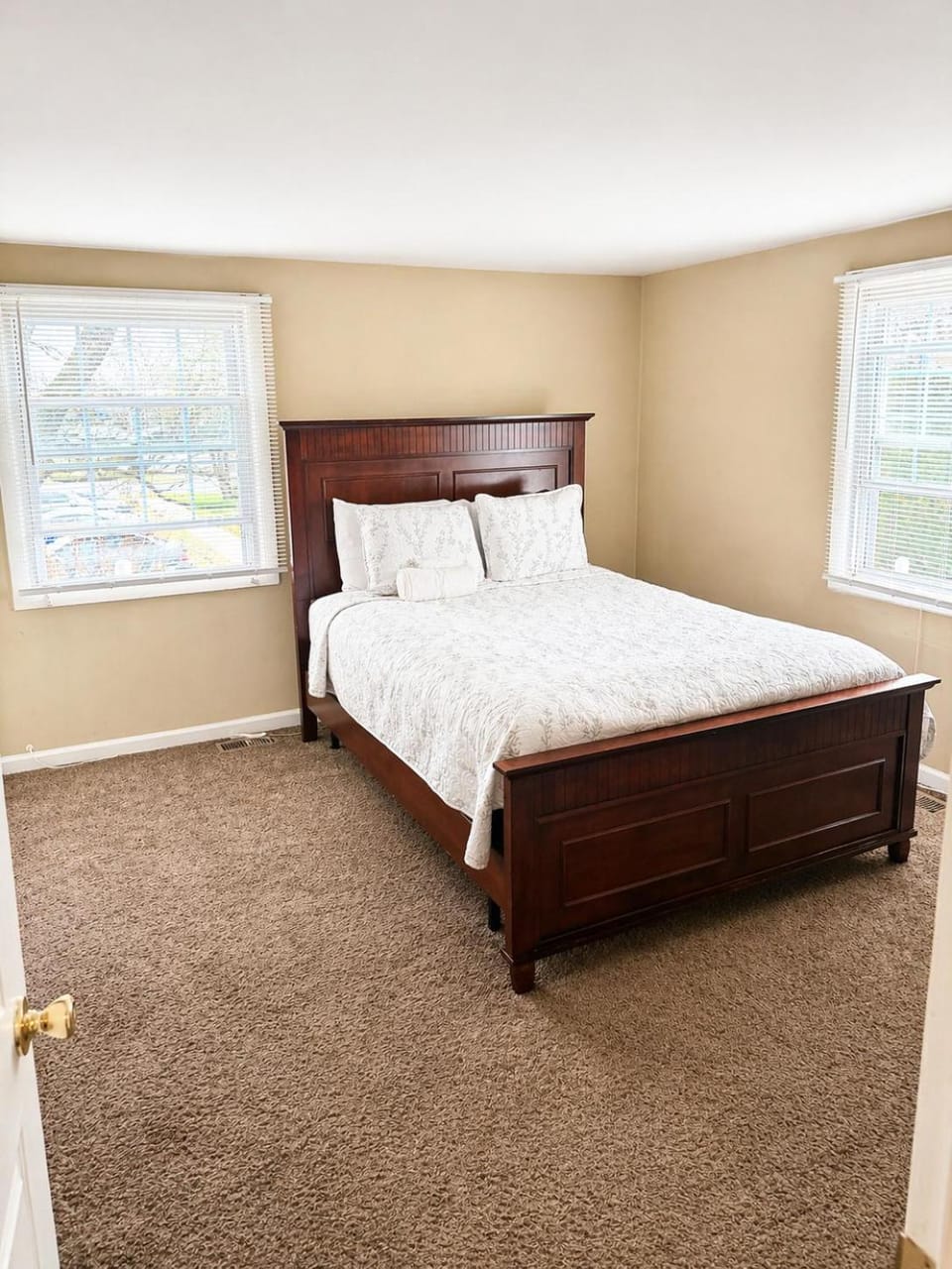 Fully Furnished 3BR, Insurance, Temporary Housing Ready, Immediate Move-In Apartment in Edgewater Park