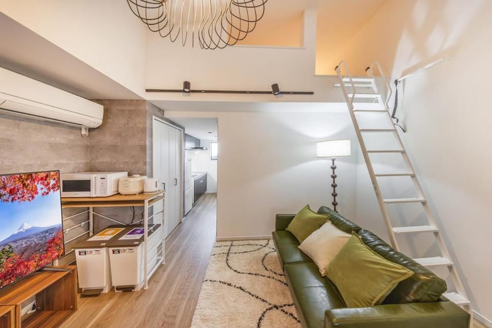 Within walking distance of Nakameguro, 6 mins by Shibuya Train, 7 mins on foot from Yutenji Station, 1 min on foot to a supermarket, Long-term stays, Max 4 people Apartment in Japan