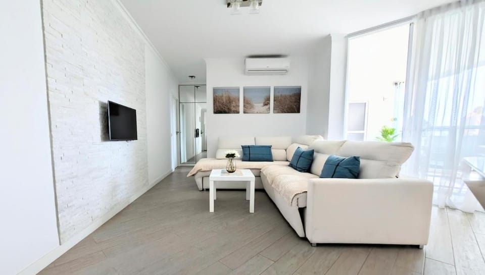 Modern Beachfront 1BR Apartment Calahonda Apartment in Sitio de Calahonda