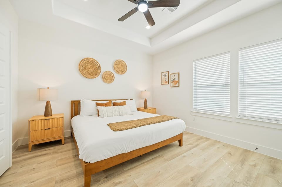 Brand New Home-World Cup-5Mins to NRG Stadium-Medical Center-Sleep 11 Apartment in Harris County