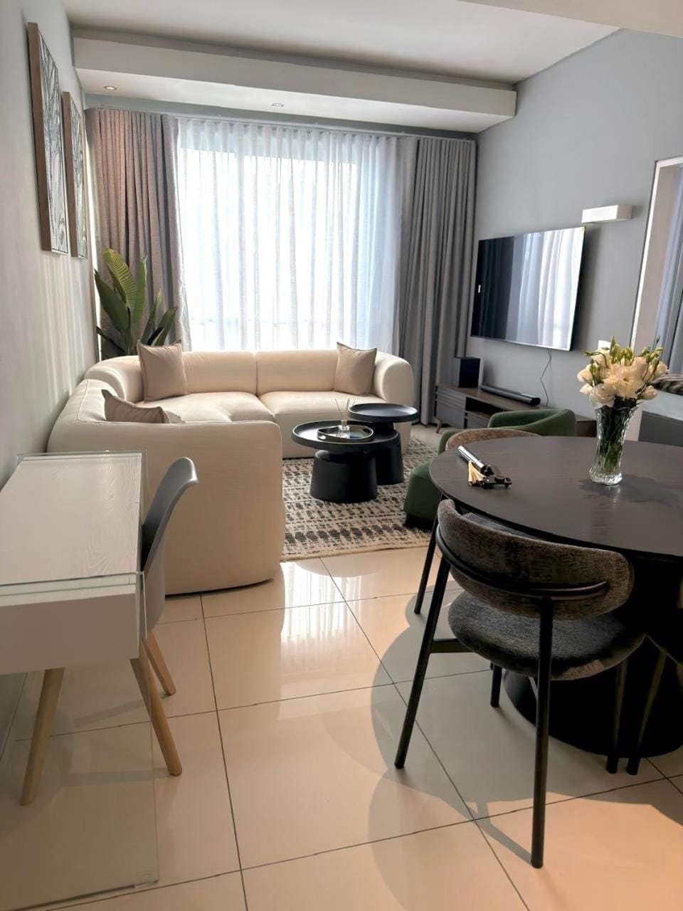 Modern Apartment at the Capital on the Park Privately owned Apartment in Sandton