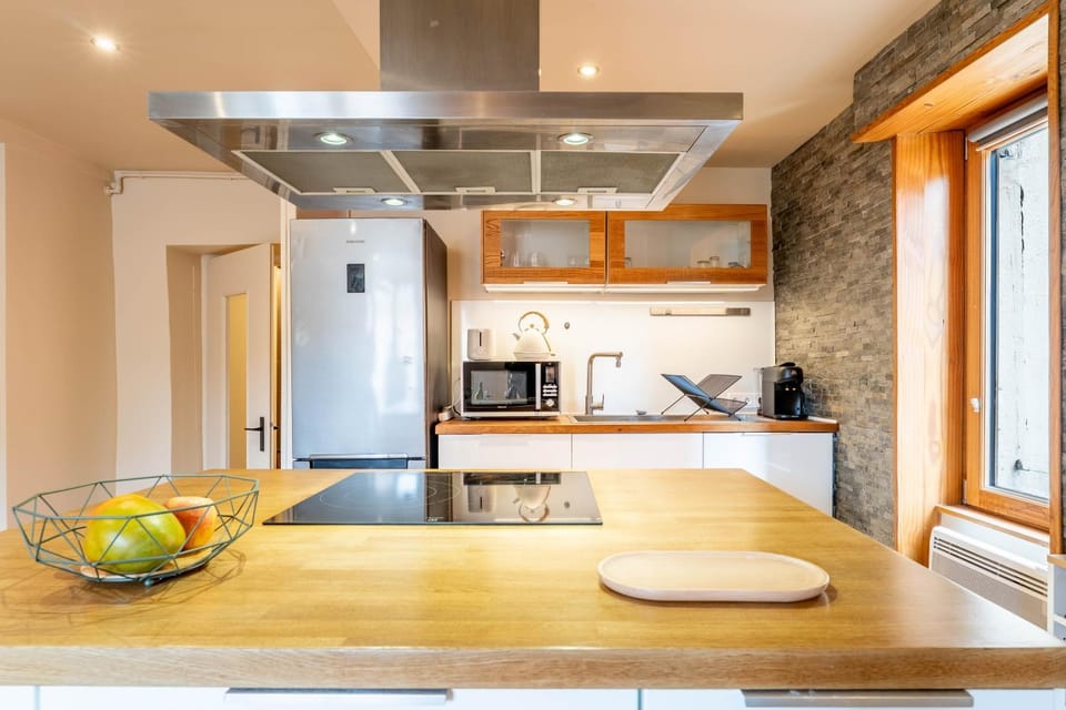 Coffee/tea facilities, Kitchen or kitchenette, dishwasher, stove, toaster