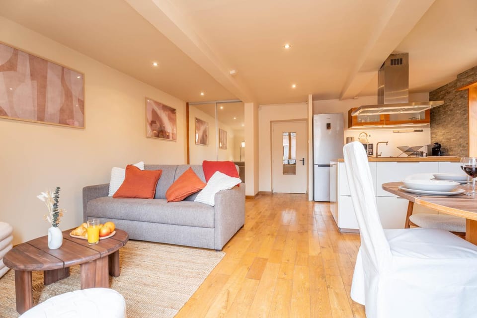Kitchen or kitchenette, Living room