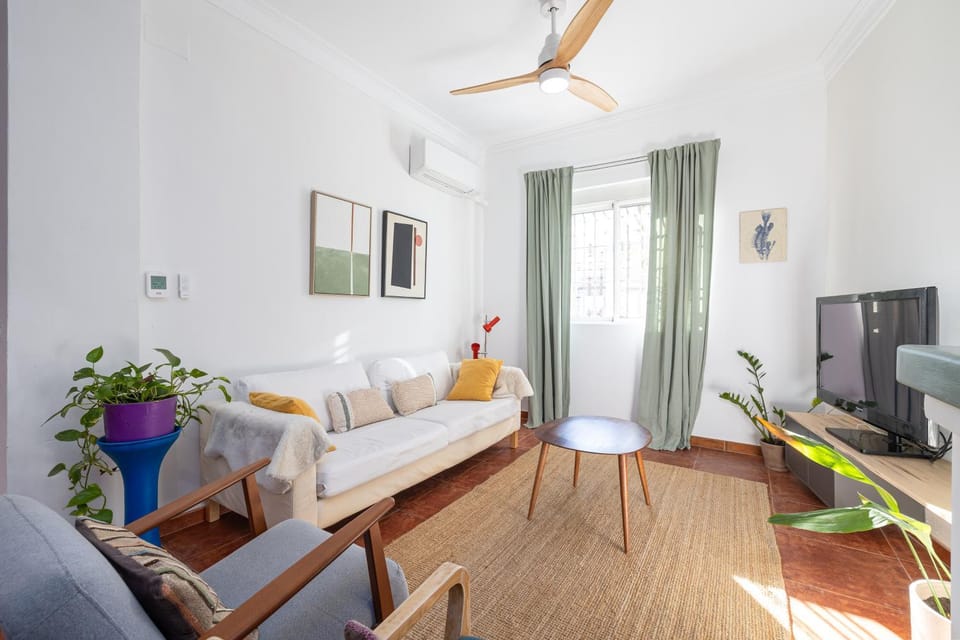 TV and multimedia, Living room, Seating area, fireplace