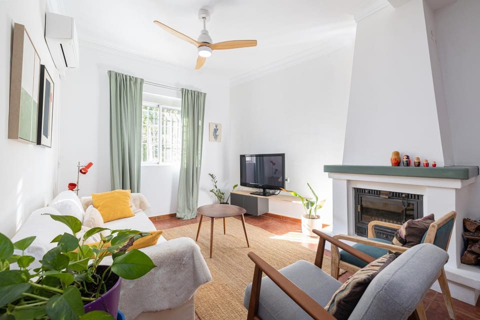 TV and multimedia, Living room, Seating area, fireplace