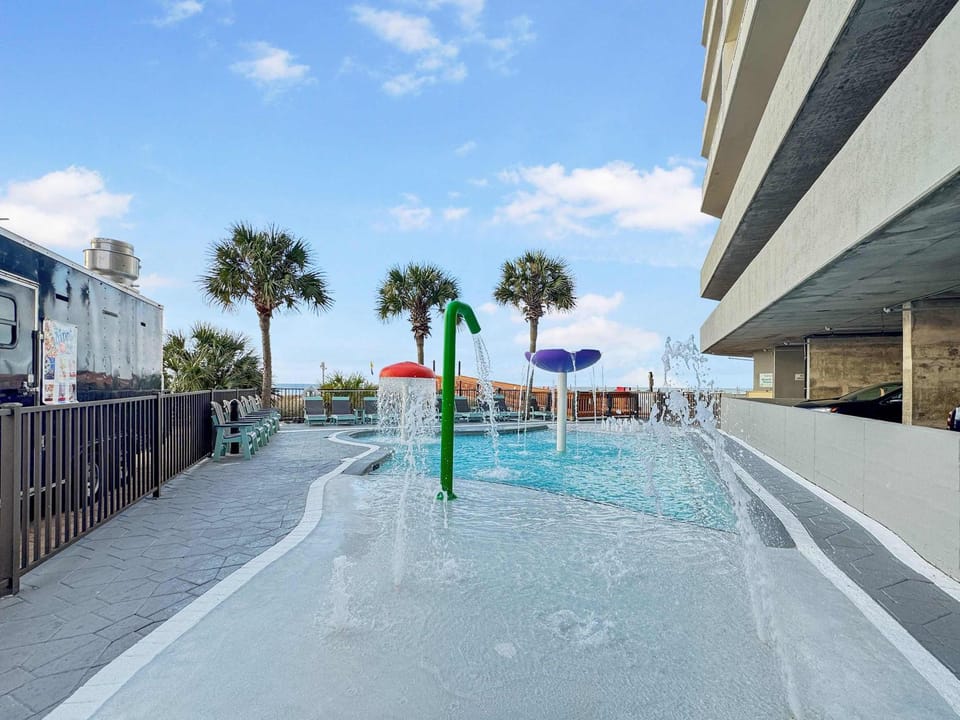 Beachfront Condo Free Activities Splash Pad House in Gulf Shores
