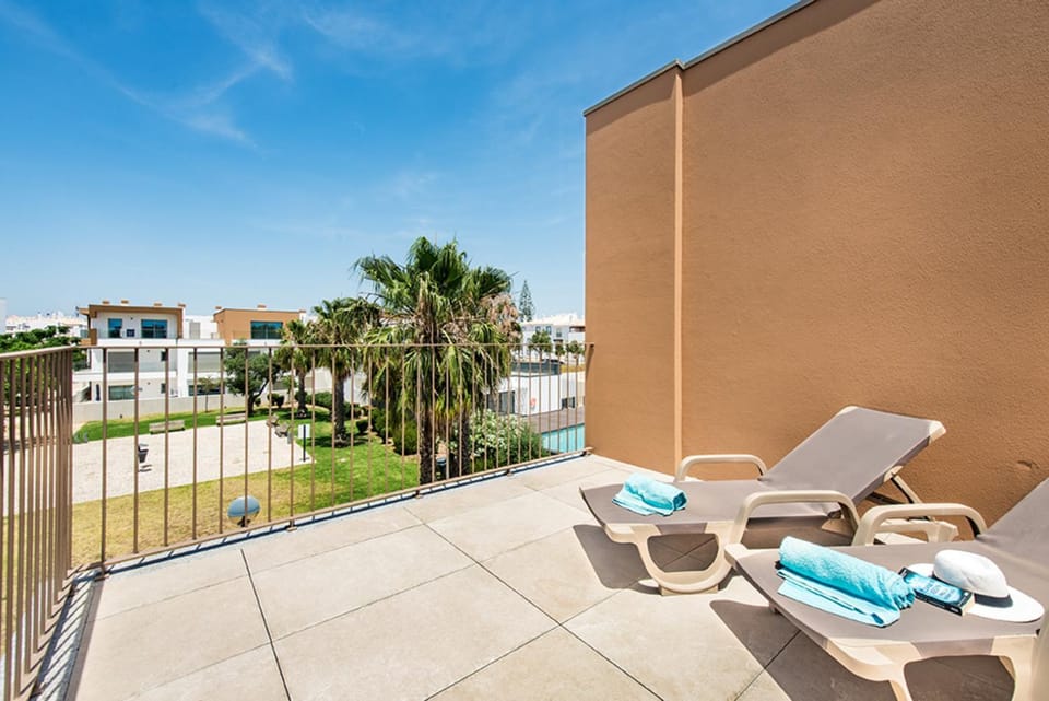 Patio, Day, Garden, View (from property/room), Balcony/Terrace, Garden view, Pool view, sunbed