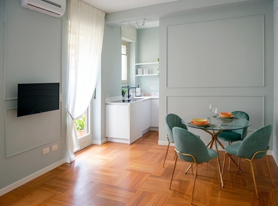 Kitchen or kitchenette, Living room, Seating area, Dining area, air conditioner