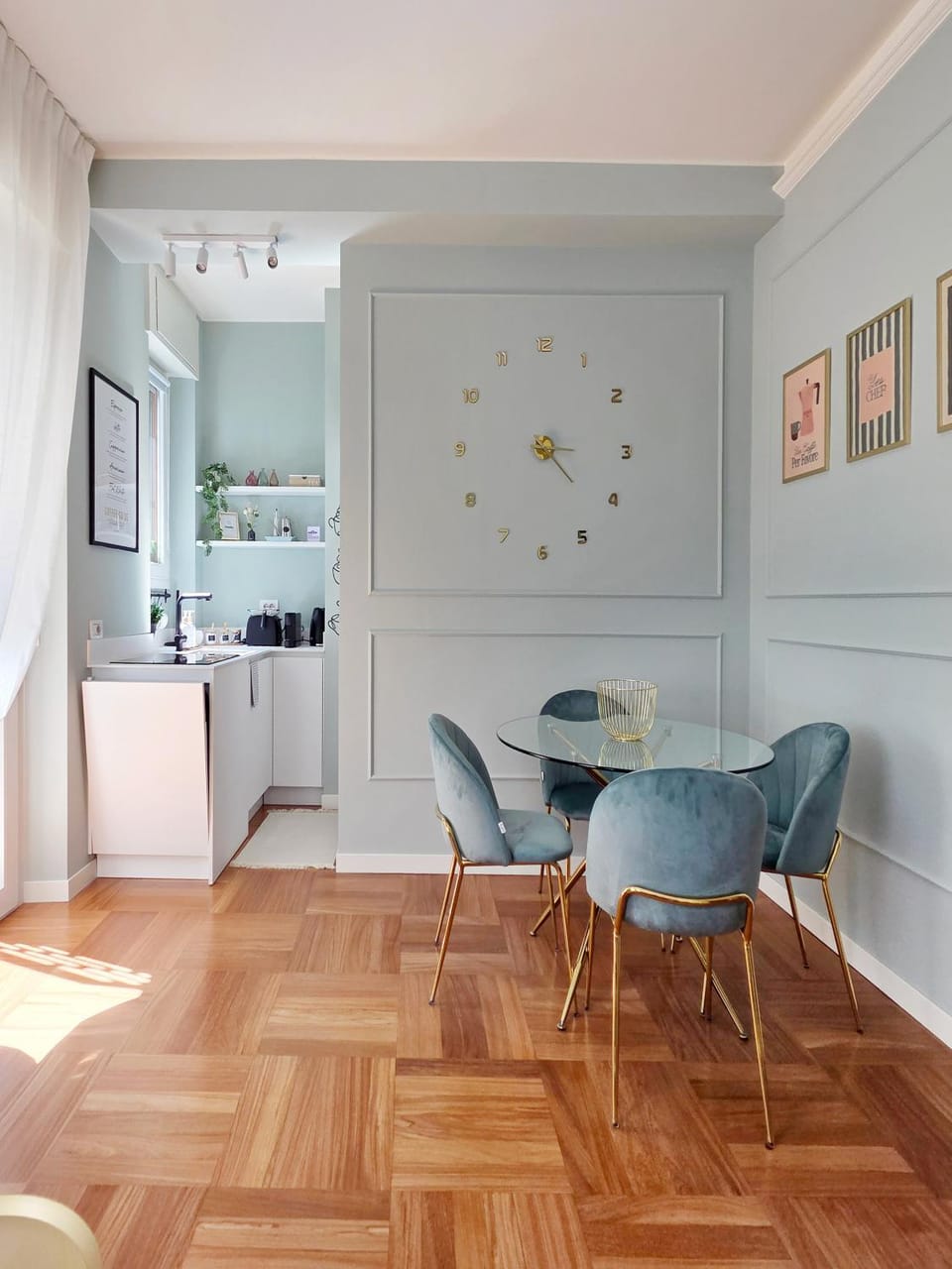 Kitchen or kitchenette, Living room, Seating area, Dining area