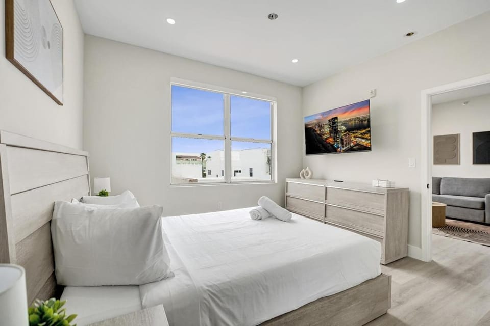 Prime South Beach Condo Block from the Ocean 406 Apartment in Flamingo Lummus