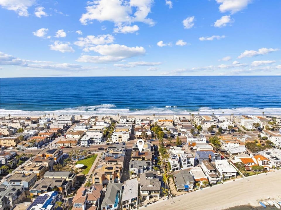 Modern Beach Townhome: Steps to Ocean, Bay & Belmont Park House in Mission Beach