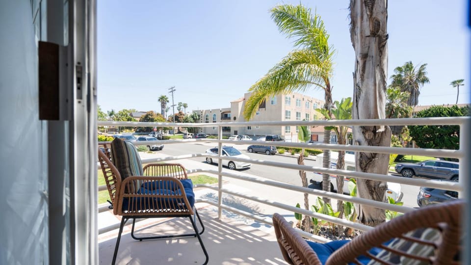 Sunny Pacific Beach Retreat Near the Ocean and Bay House in Mission Bay
