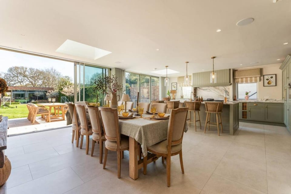 Apple Grove - Hot Tub, Sauna, Virtual Golf and Gym! House in Poole