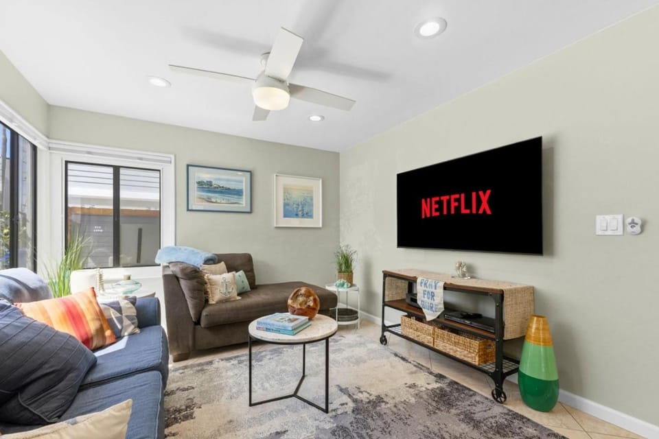 Renovated Duplex Seconds to Beach, Bay, Ocean House in Mission Beach