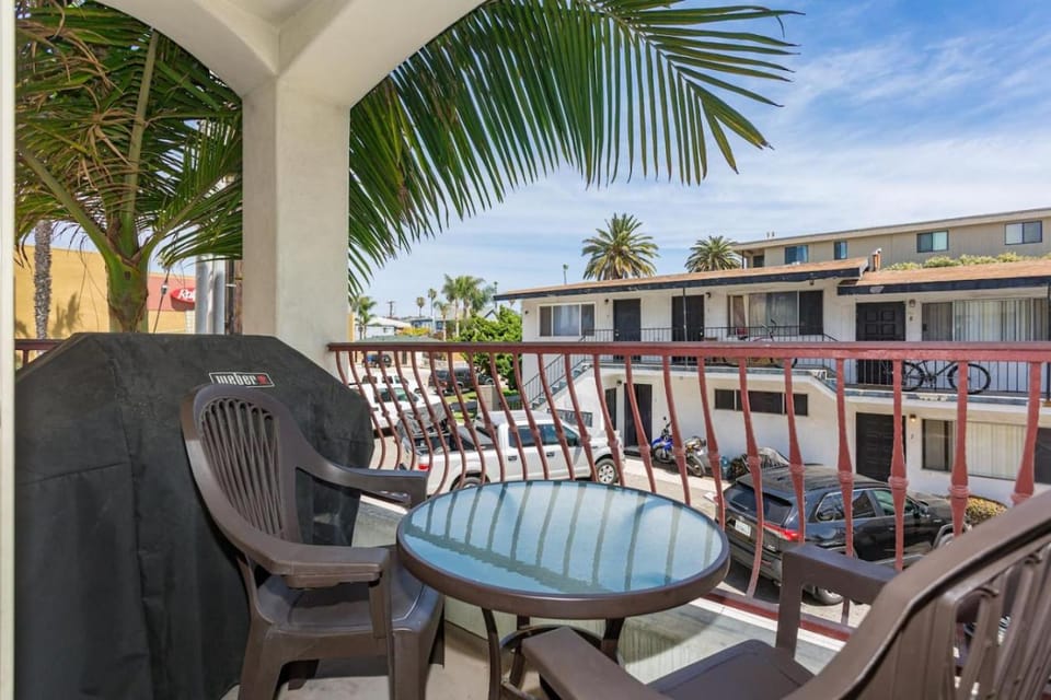 Perfect Beach Condo, Walk to Ocean, Garage Parking House in Mission Bay