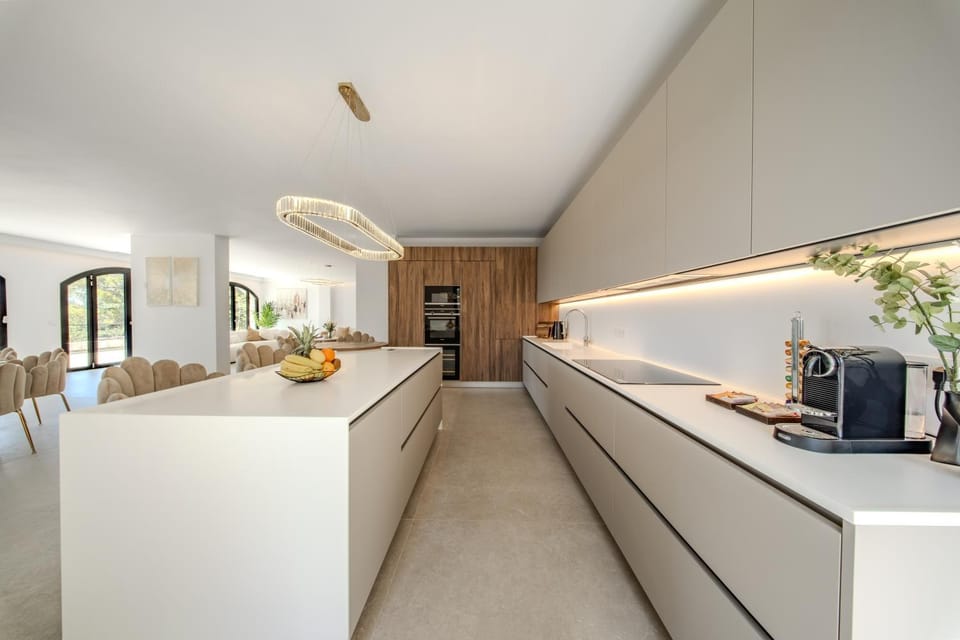 Kitchen or kitchenette, oven