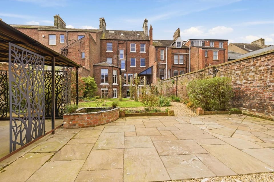 Property building, Garden view