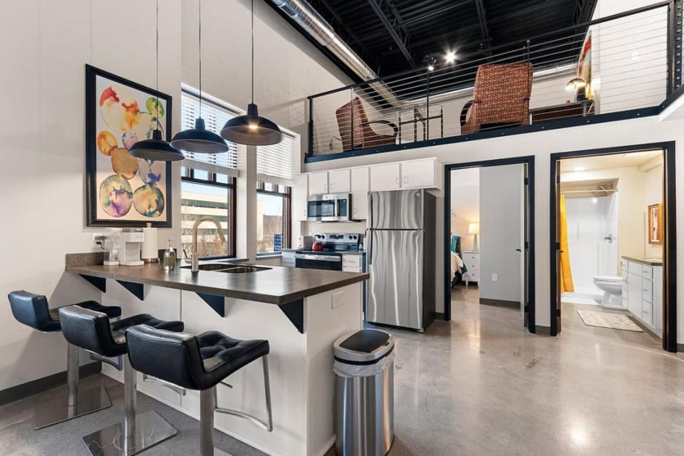 The Urban Palette (Downtown GB and KI Convention) Apartment in Green Bay
