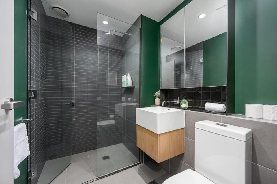 Chic South Yarra Stay with Balcony Pool Sauna Gym Apartment in Melbourne