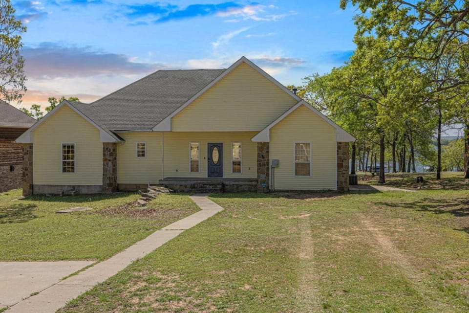 Sunnyside Lakefront with Private Dock at The Cut House in Eufaula