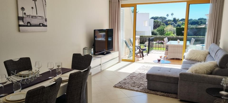 TV and multimedia, Living room, Dining area