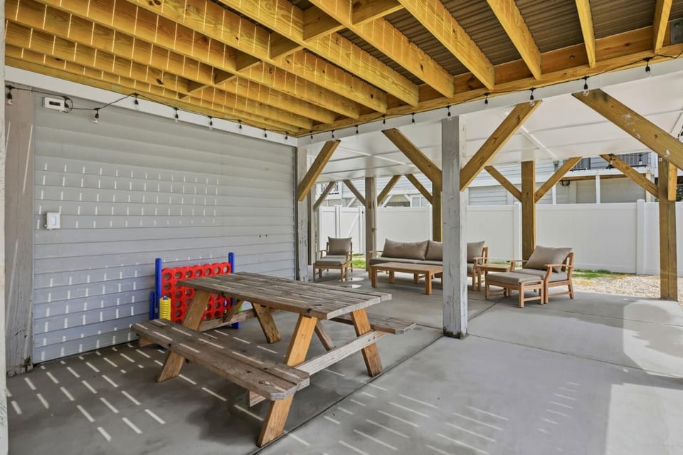 The Salty Rooster by Brunswick Vacation Rentals House in Ocean Isle Beach