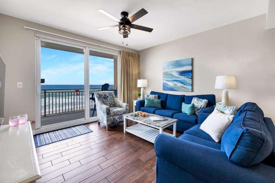 View (from property/room), Balcony/Terrace, Living room, Seating area, Sea view