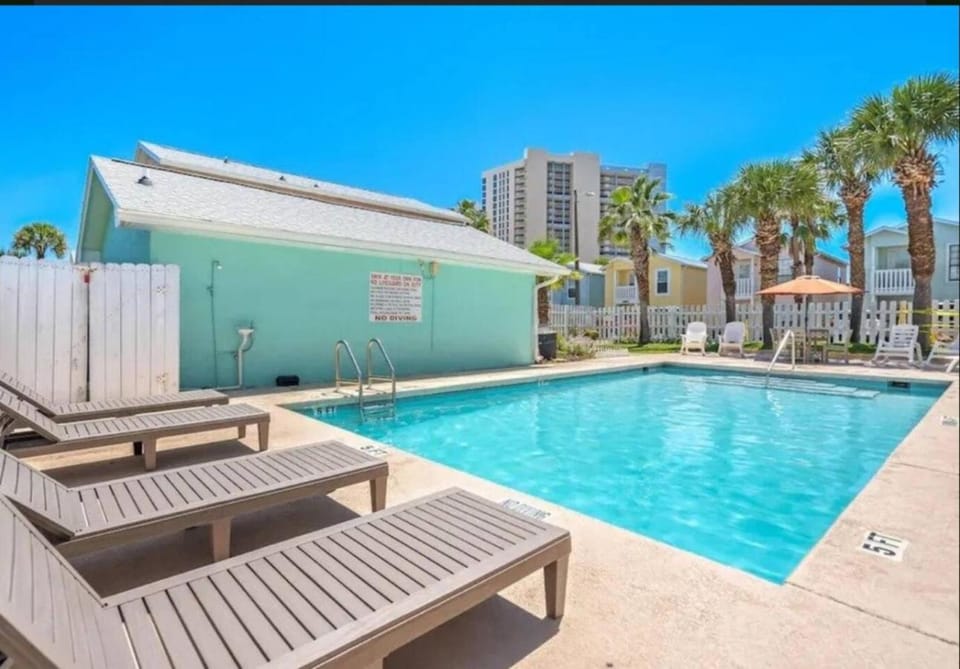 Renovated Condo 2BR 3 min Walk to Beach House in Panama City Beach