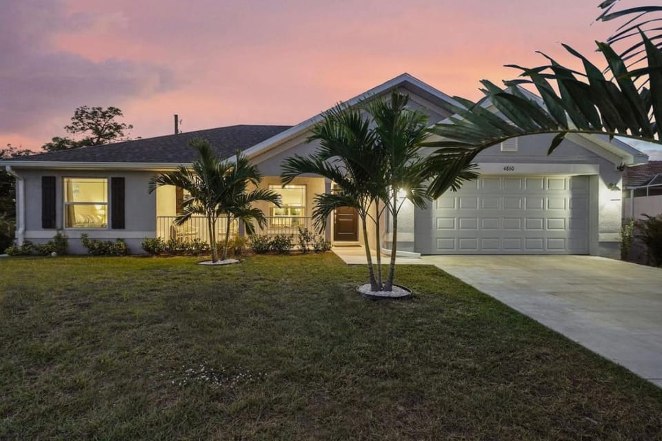Florida Serene Luxury Retreat Pool Spa Oasis House in South Venice