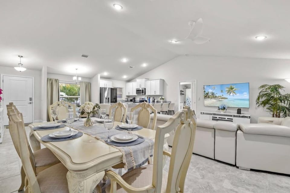 Florida Serene Luxury Retreat Pool Spa Oasis Villa in South Venice